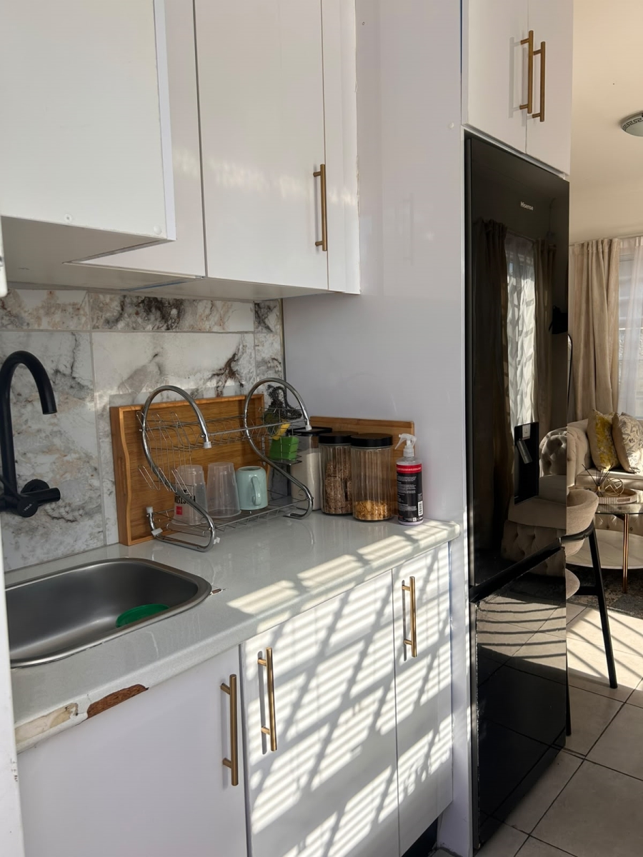 To Let 2 Bedroom Property for Rent in The Connifers Western Cape